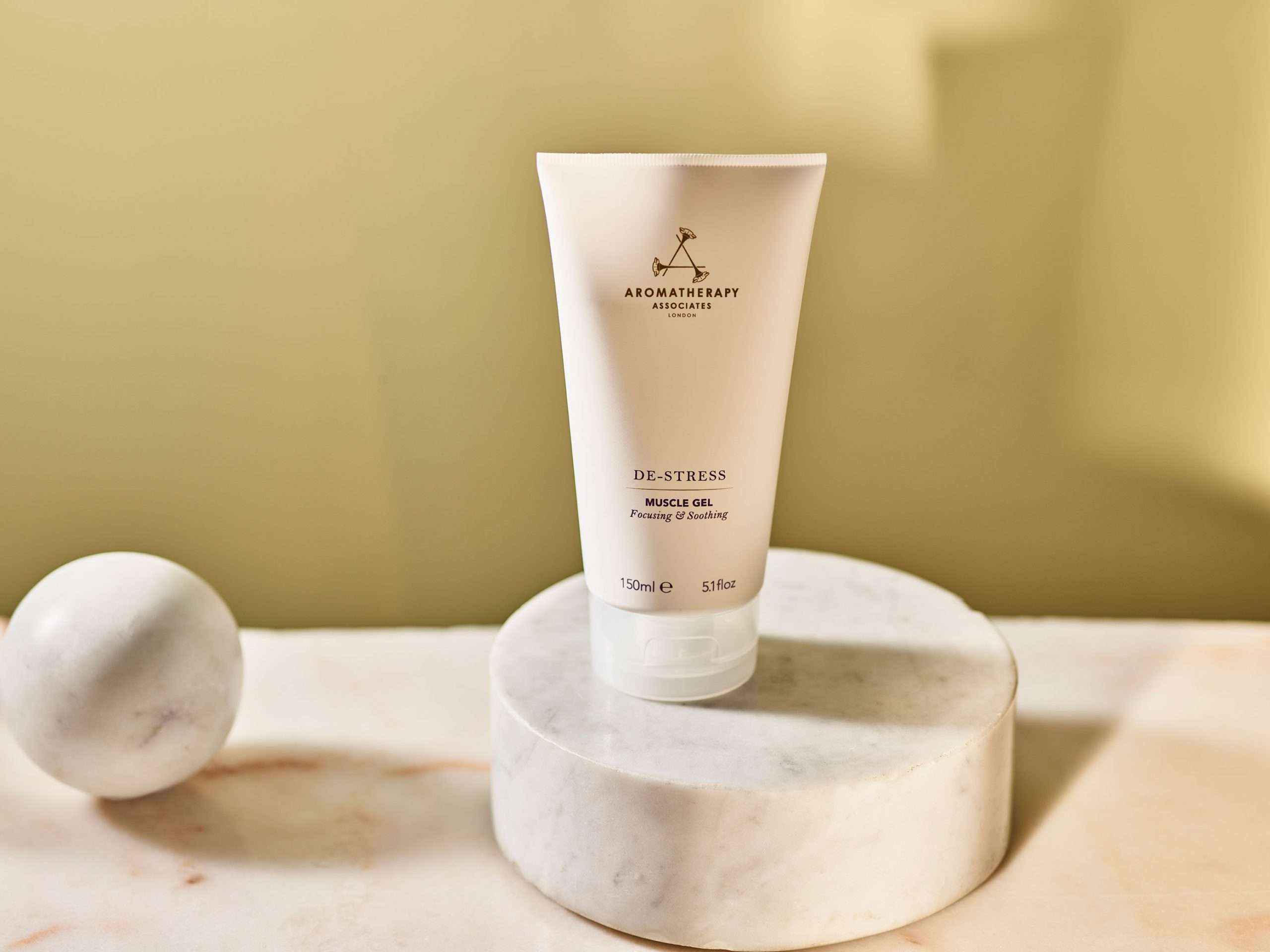 Aromatherapy Associates, la firma favorita de Lady Di tiene ahora un gel descontracturante para el verano