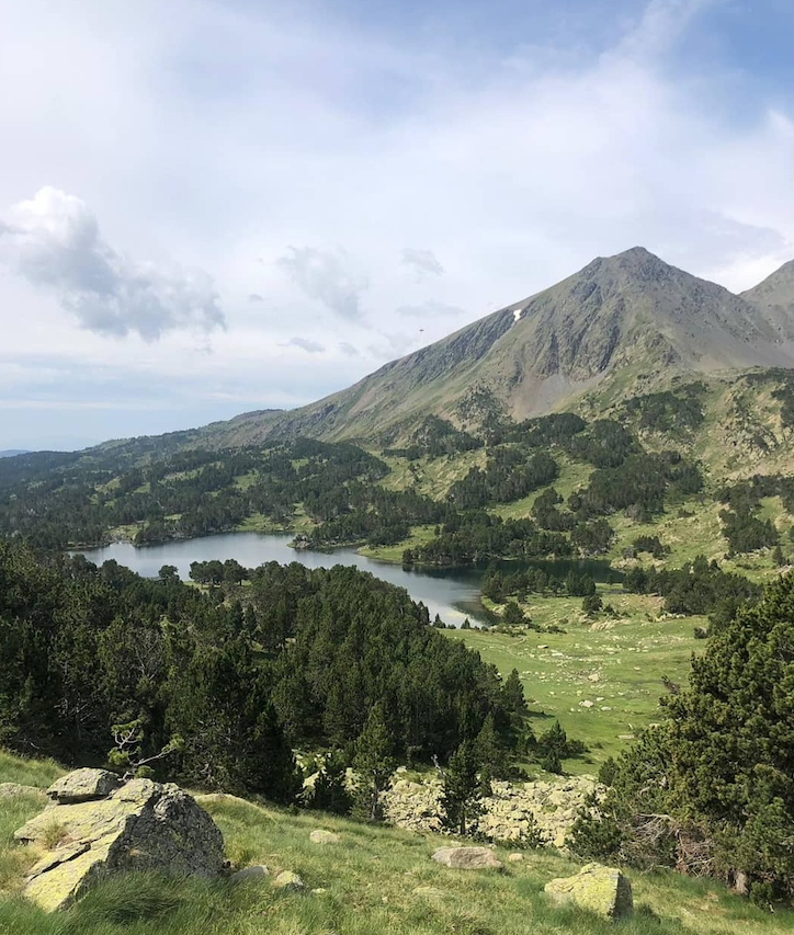 El Hotel Esquirol recomienda los Lagos de Camporrells como ruta ideal para la práctica de senderismo