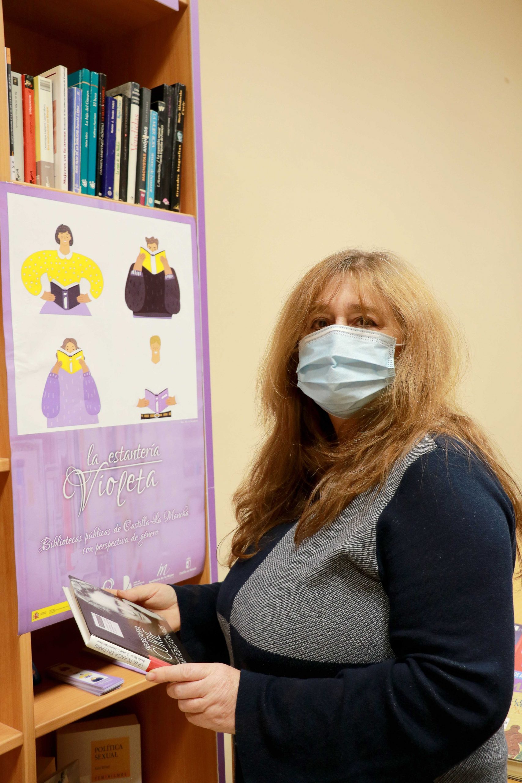 La Biblioteca de Albalate anima a los lectores y lectoras a conocer su 'Estantería violeta'