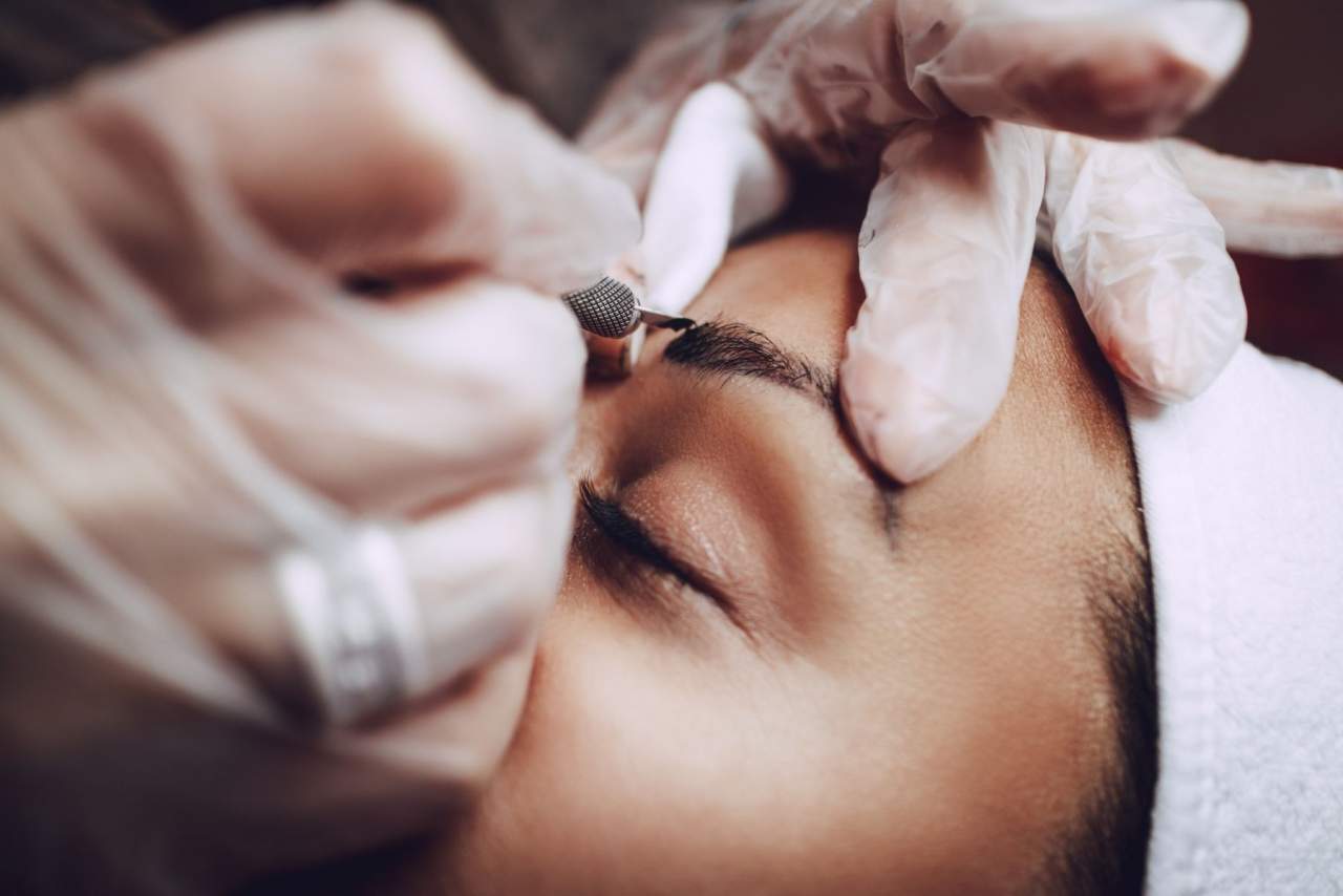 El microblading de cejas en Alicante: Conoce la técnica cada vez más estilizada