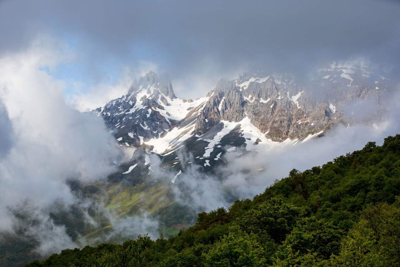 Picos de Europa: Descenso canoa y alojamiento