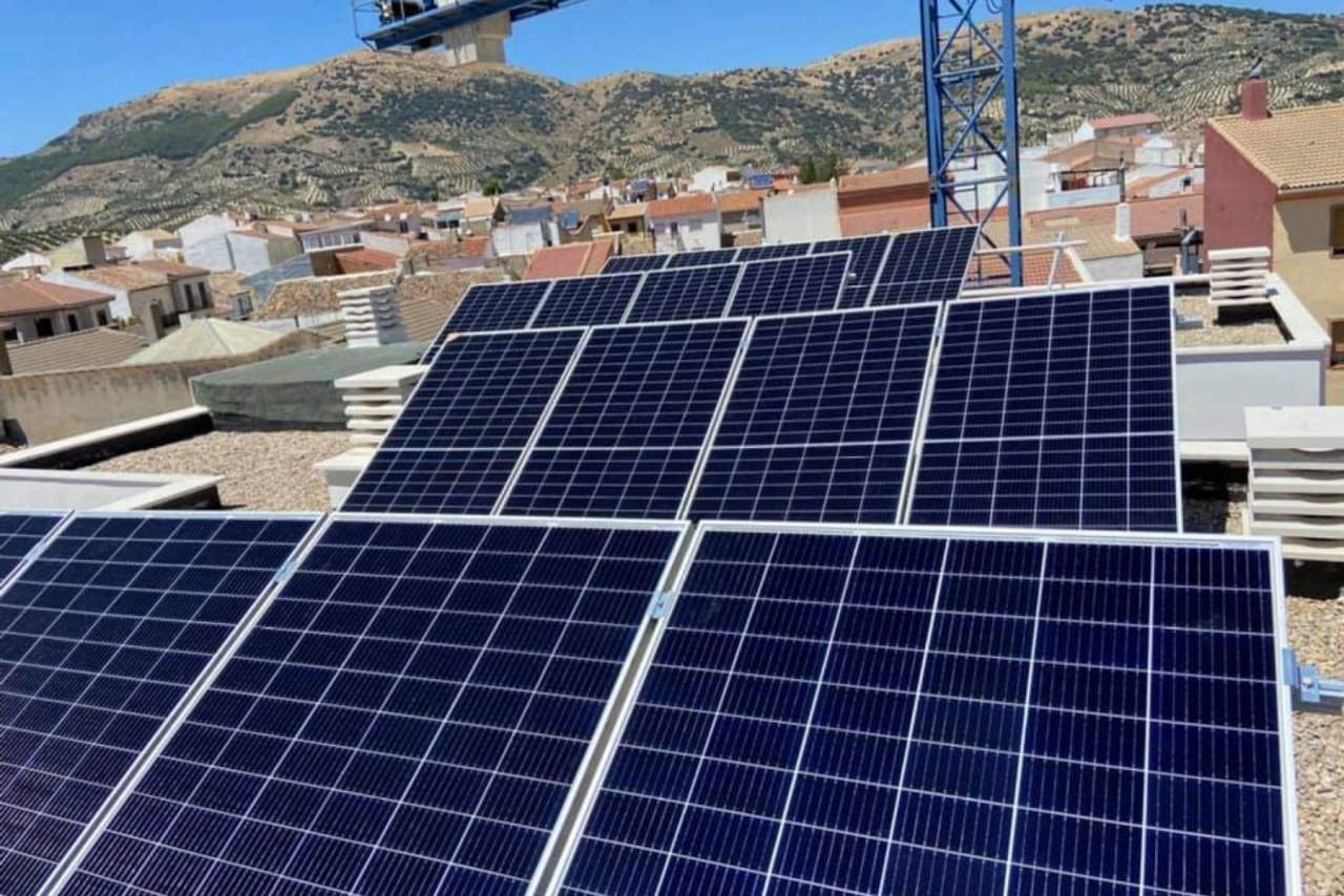 Instalación de placas fotovoltaicas con AGRUPACIONES & SOLUCIONES SOLARES. El auge de la energía solar fotovoltaica