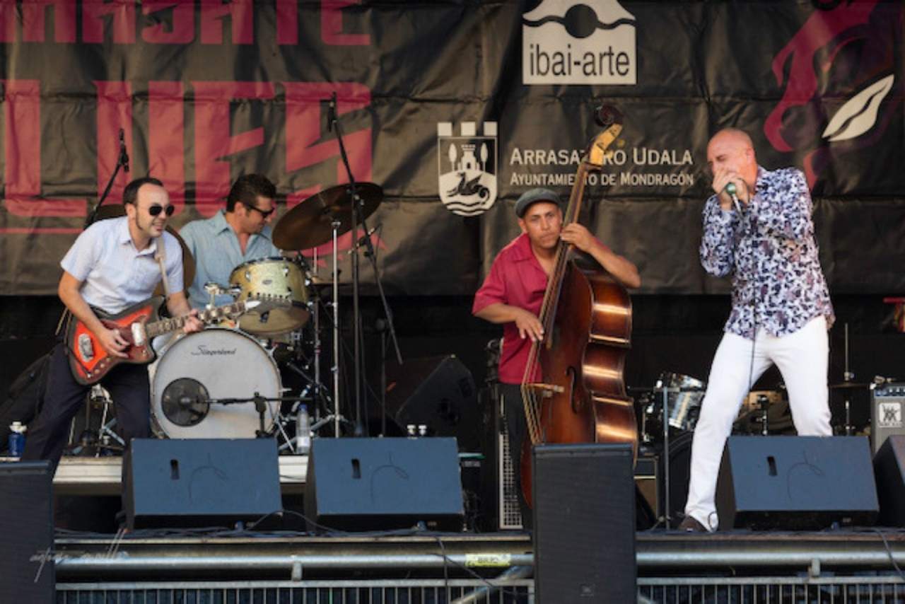 La lucha por el producto de proximidad de Ibai Arte en el Festival Arrasate Blues