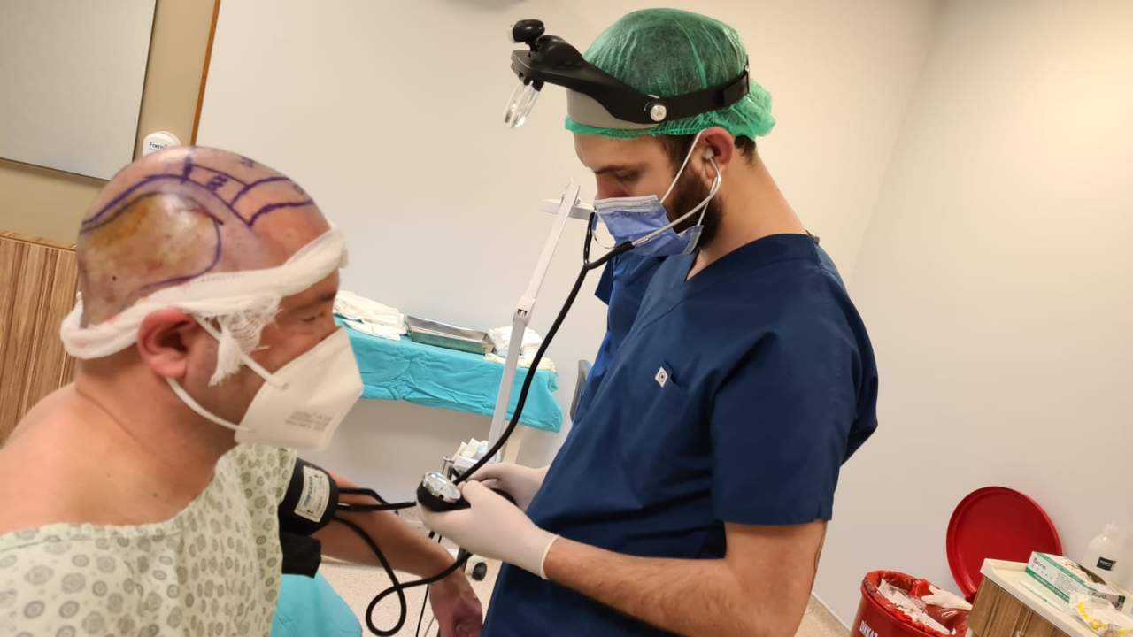 Turismo capilar en Turquía en la reconocida empresa española Fue Hair Transplant System