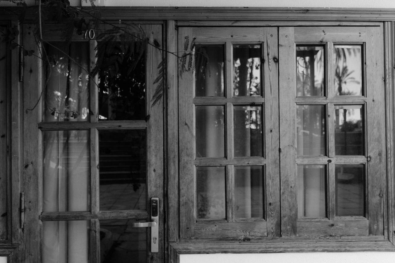 LOSMA STUDIO: Ventanas y balcones de madera de calidad