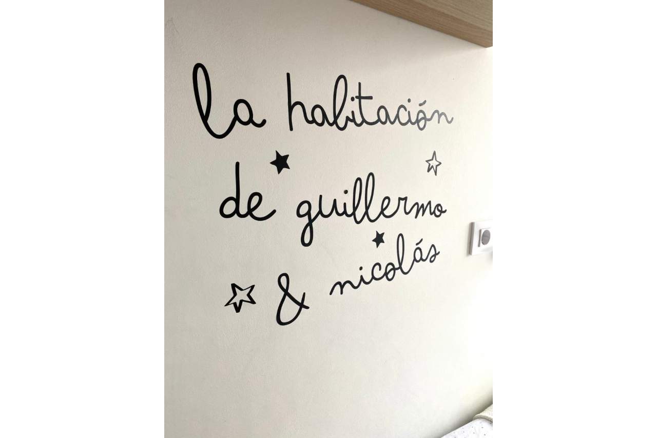 El éxito de la empresa Sueños de Cigüeña, referente en el sector de los vinilos infantiles