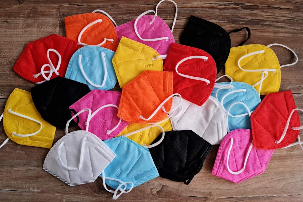 Comprar mascarillas FFP2 de colores en Alva Market
