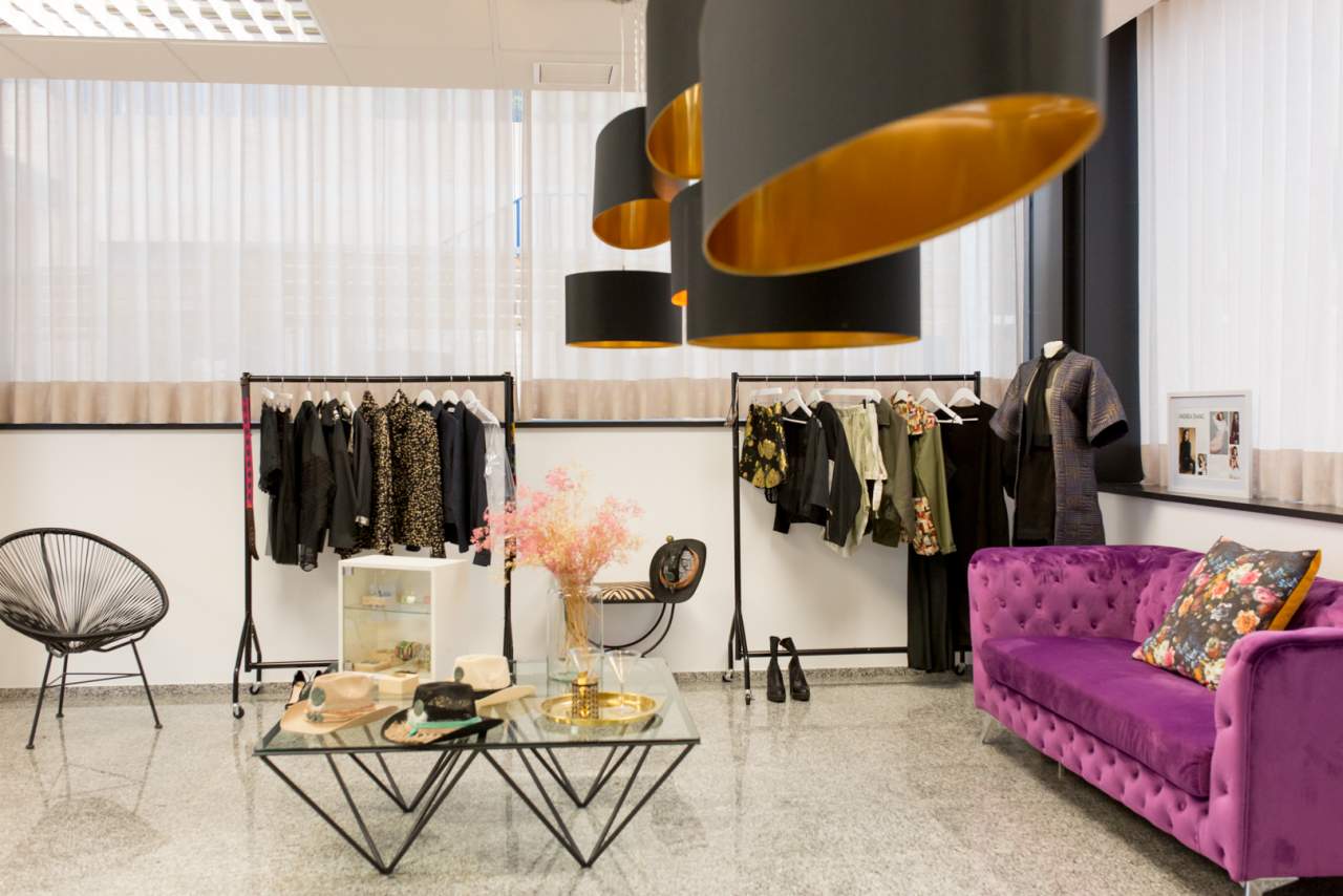 Las actrices Eva Isanta y Andrea Duro visitan Ibiza Showroom by NM