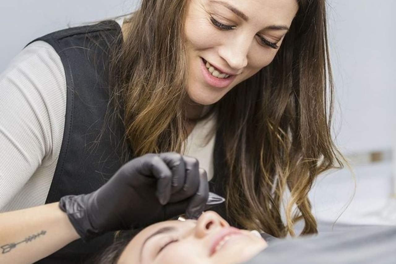 Noa Nox: curso de extensiones de pestañas en Oviedo