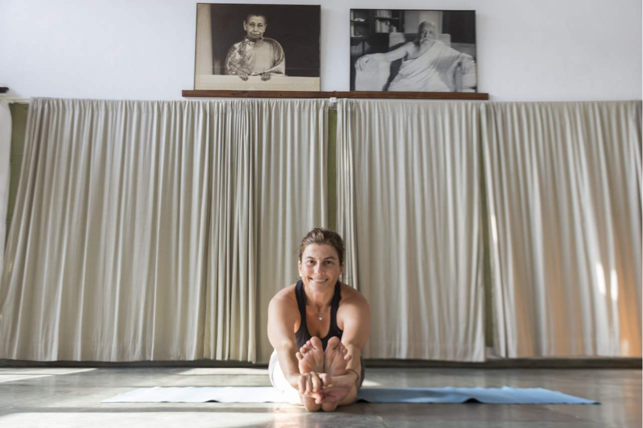 Gloria Alcaide imparte clases de yoga online
