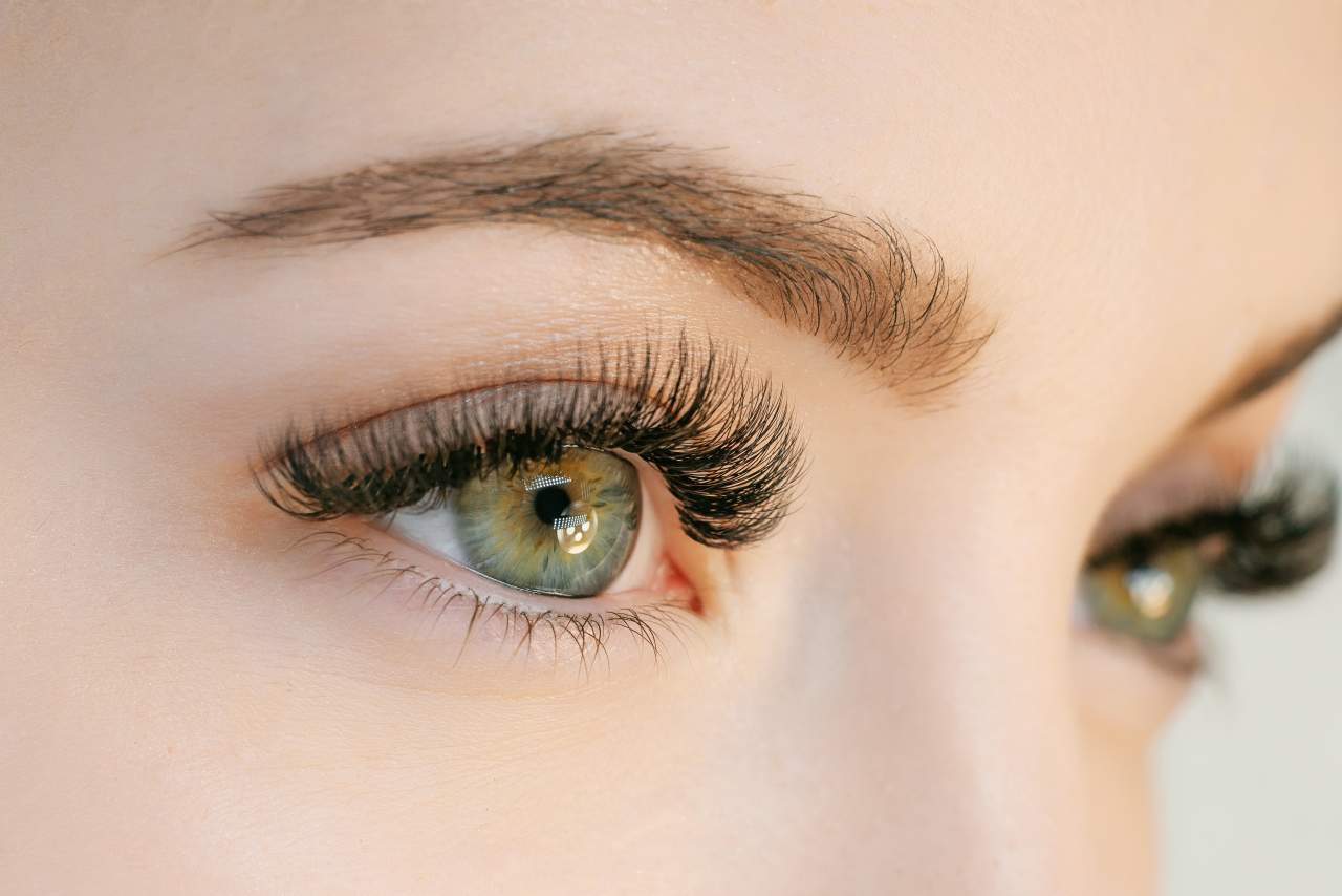 Lash bomb se convierte en la tendencia del lifting de pestañas por la Boutique de la Belleza