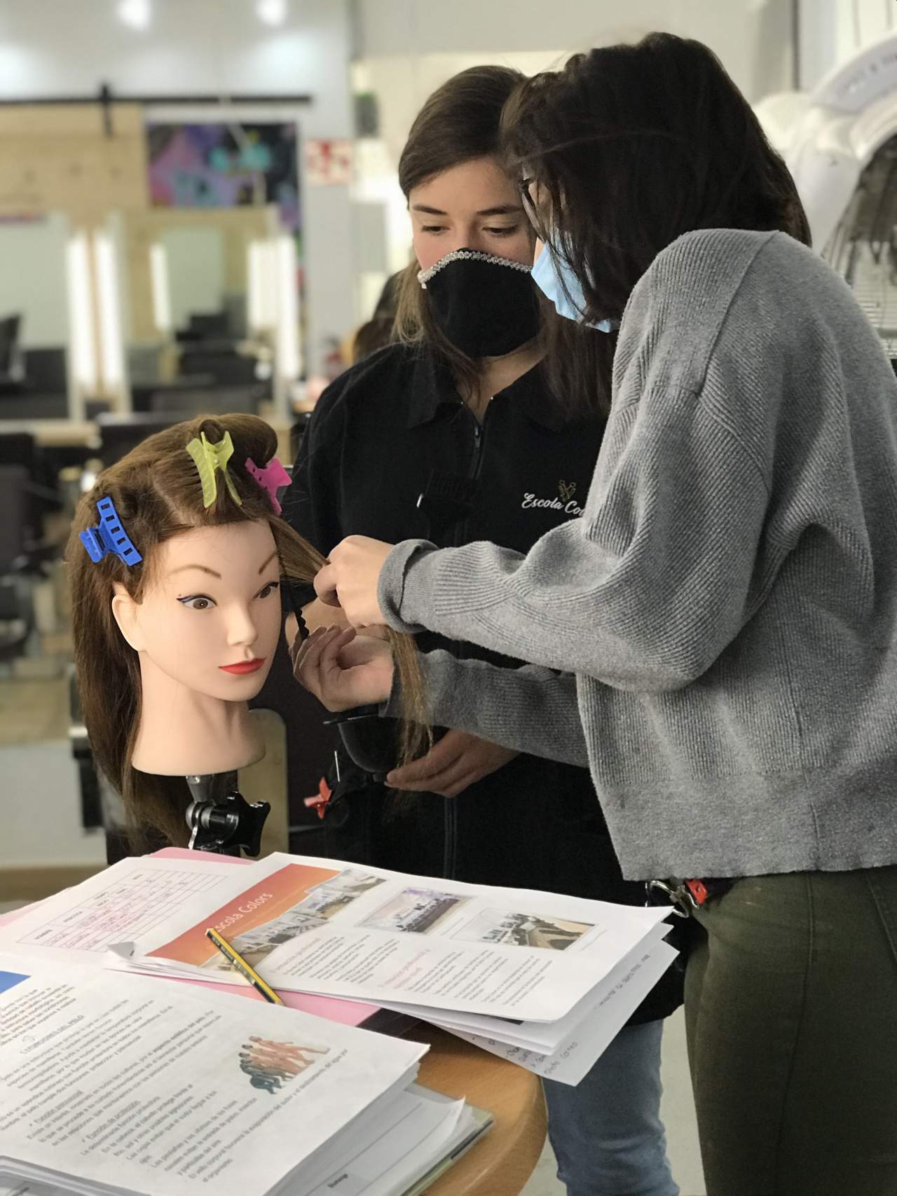 Cursos de FP de peluquería de la mano de Academia Colors