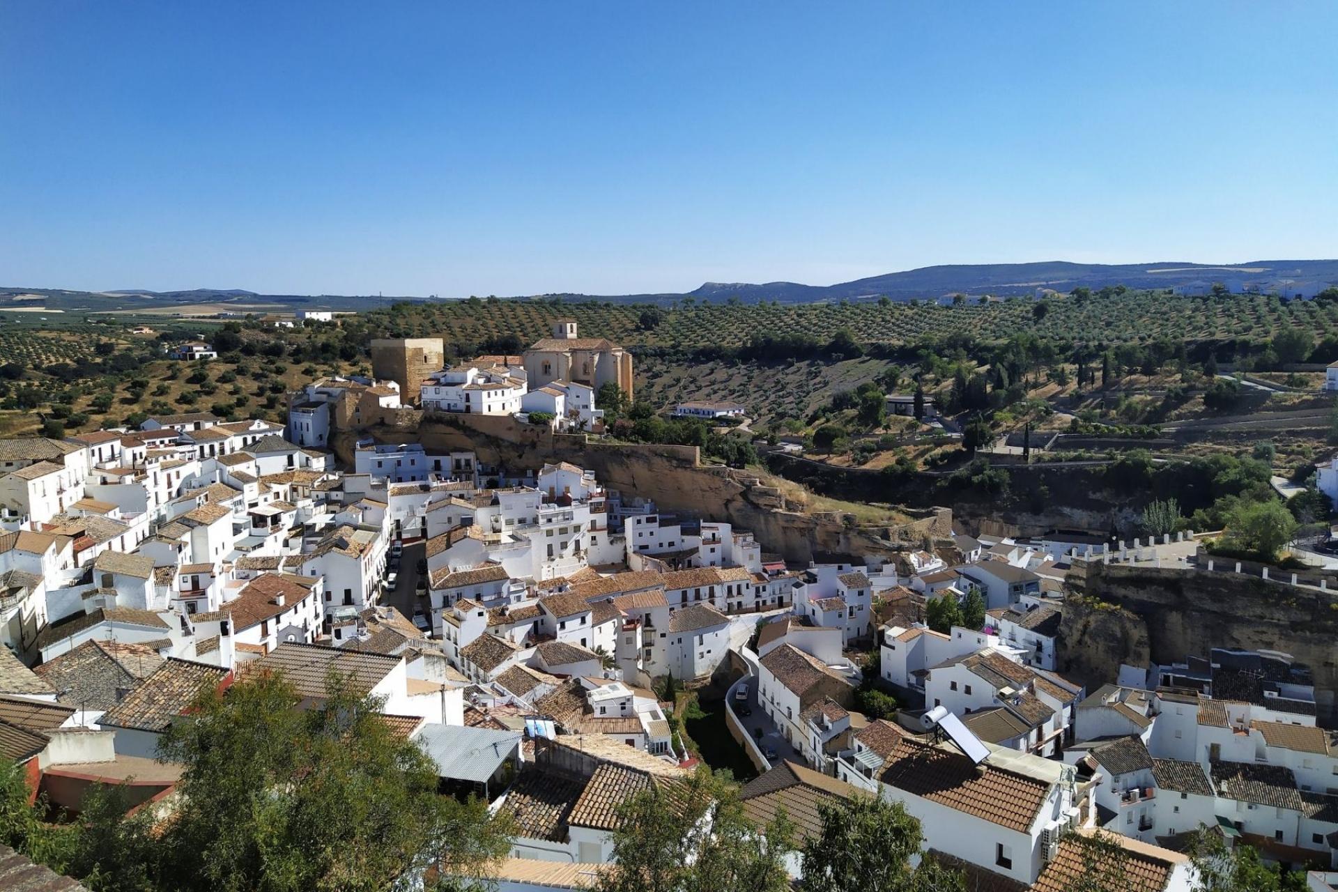 ¿Cuál es la mejor manera de visitar los pueblos blancos de Andalucía?: Freetours Nativos