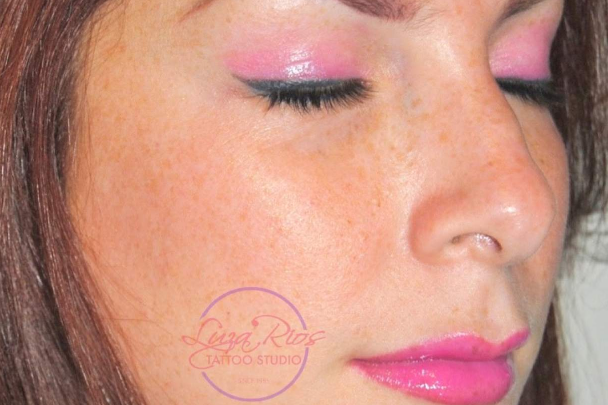 Aumenta la seguridad con el maquillaje permanente difuminado de Luza Ríos Tattoo Studio