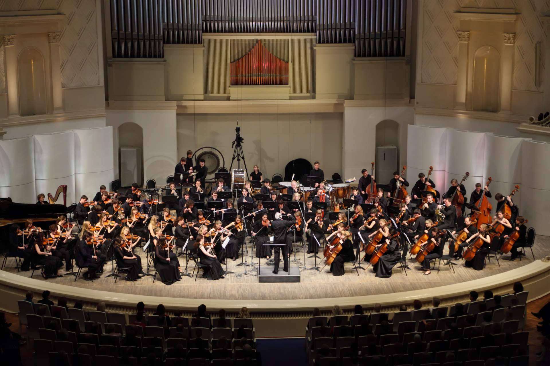 Acudir al espectáculo de la Orquesta Filarmónica de Viena de Fin de Año con Fra Diavolo