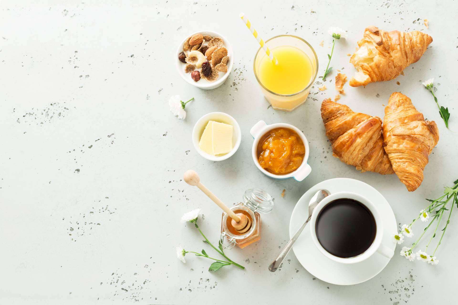 ¿En qué consiste el patrocinio de La Cafetería Las Palmeras a la Agrupación Deportiva Orcasitas ?
