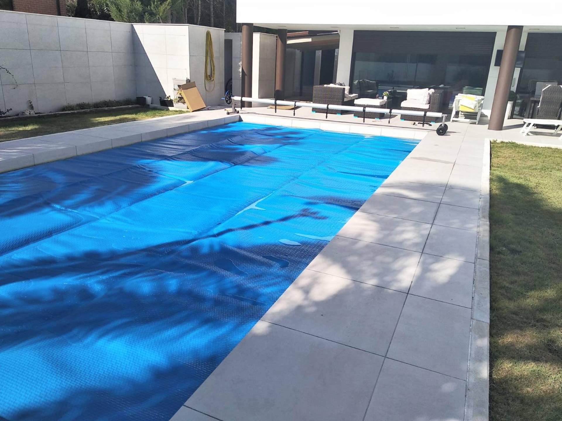 Toldos Picasso dispone de cobertores para piscinas en cada estación del año