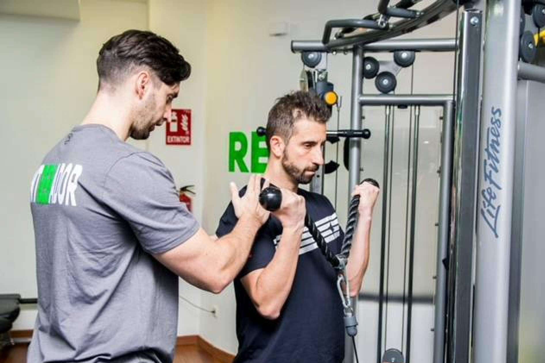 Beneficios de contar con un buen entrenador personal que se adapte a los requerimientos personales, por Rencoach