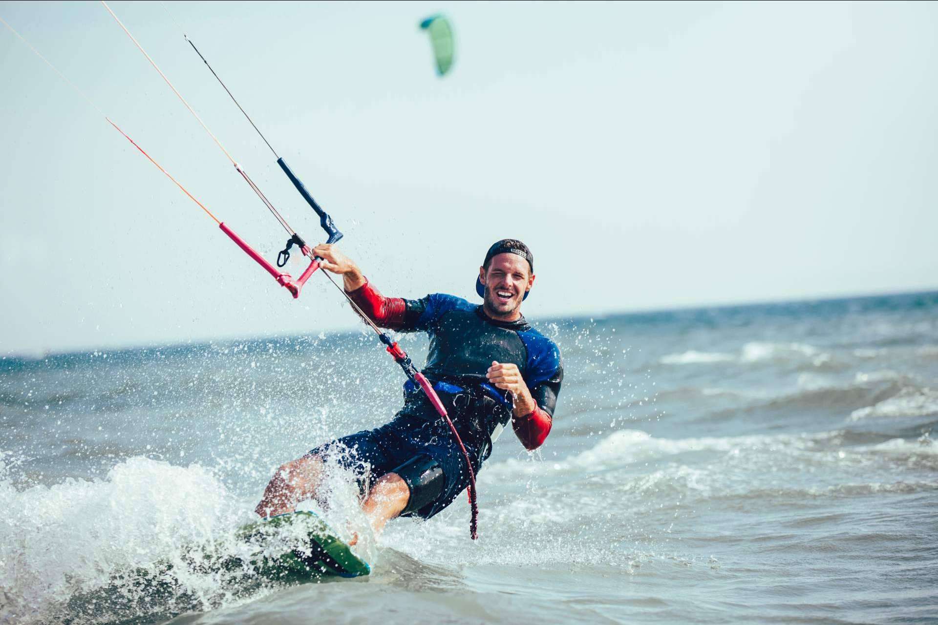 La escuela de kitesurf 3 Sixty Kite School Tarifa dispone de cursos de kitesurf para todos los niveles