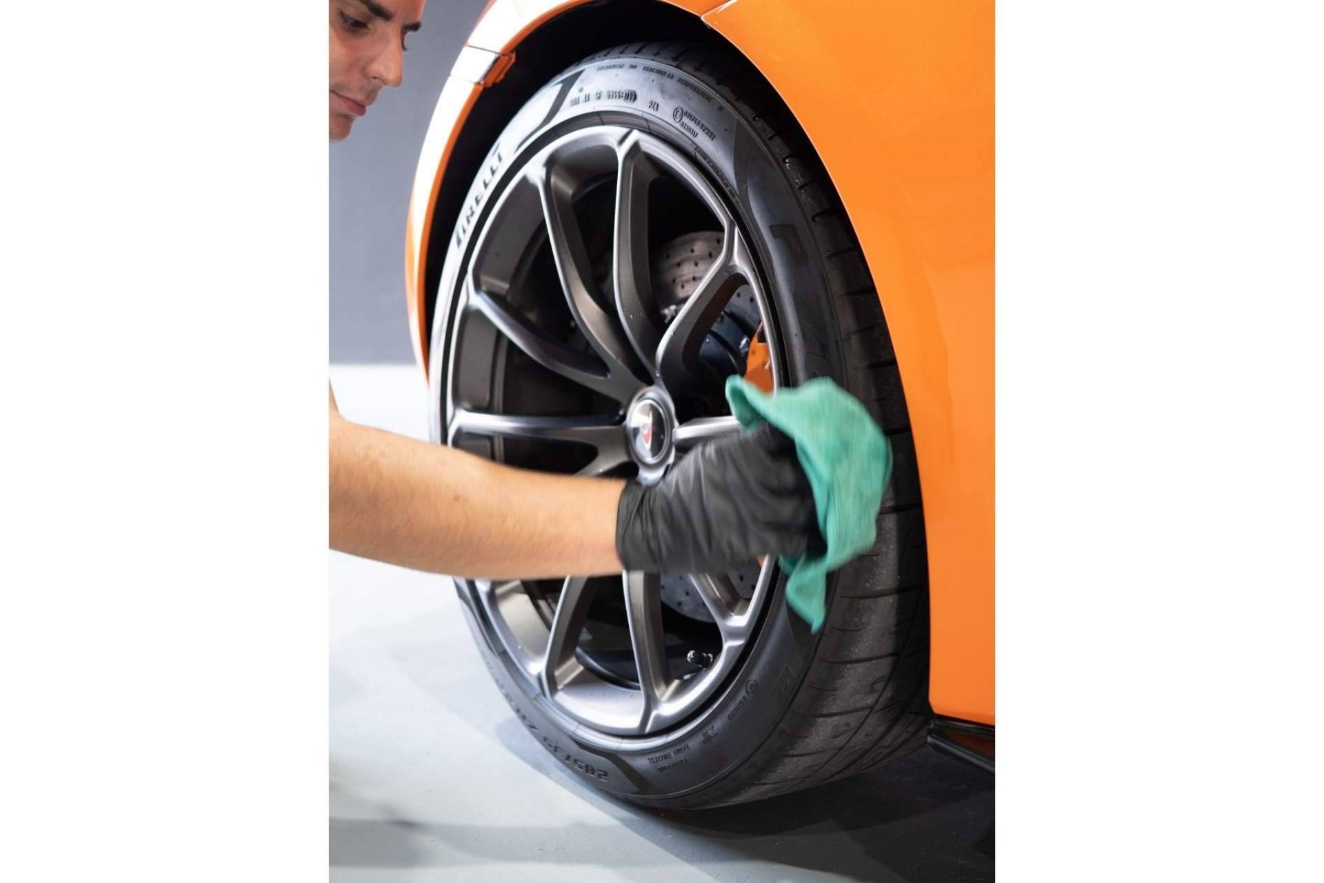 Radikal Carwash, el servicio de lujo de la marca Radikal World que cita a los amantes de los súper autos