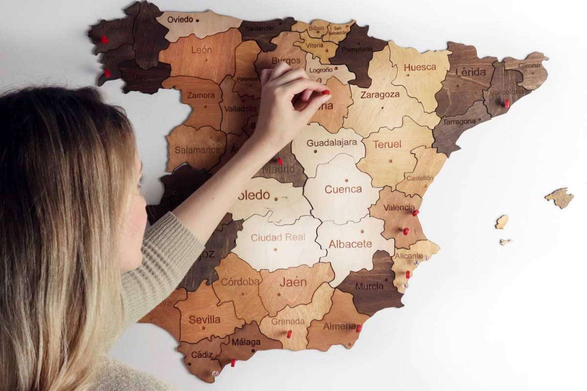 El mapa de España en madera de la empresa Regalos de Madera se convierte en el regalo ideal de la temporada