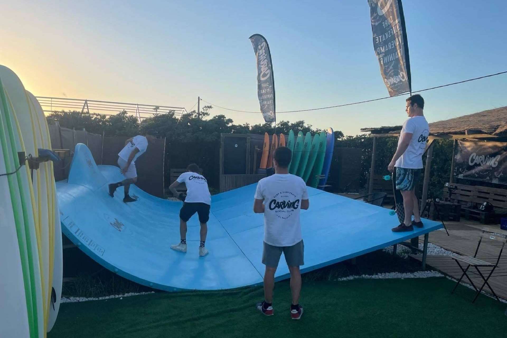 Carving Social Club abre las puertas de su nueva escuela de surf