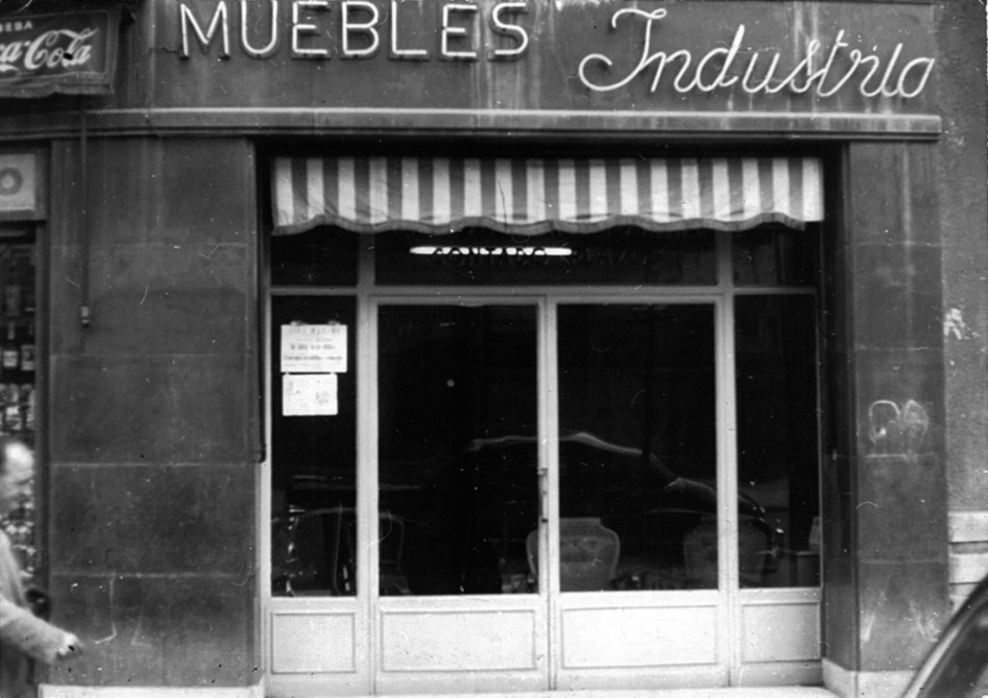 Muebles Industria es una de las tiendas de muebles con más antigüedad en Barcelona