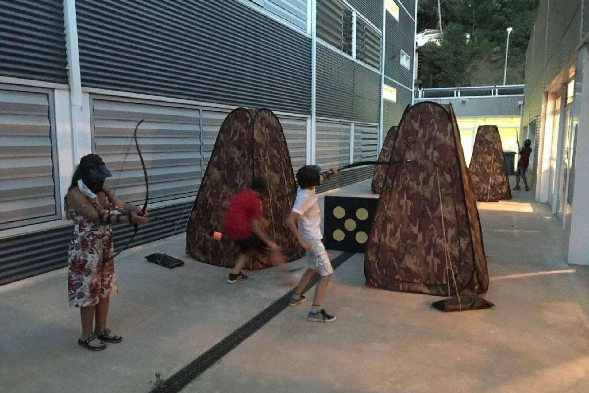 ASILVESTRATS presenta Archery Tag: la nueva propuesta de tiro al arco con punta láser