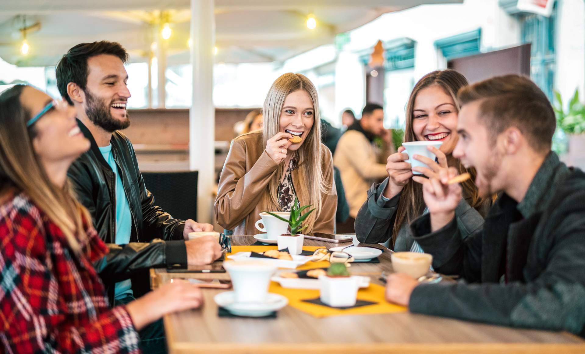 ¿Dónde encontrar una cafetería de barrio en la capital española?: Cafetería Las Palmeras