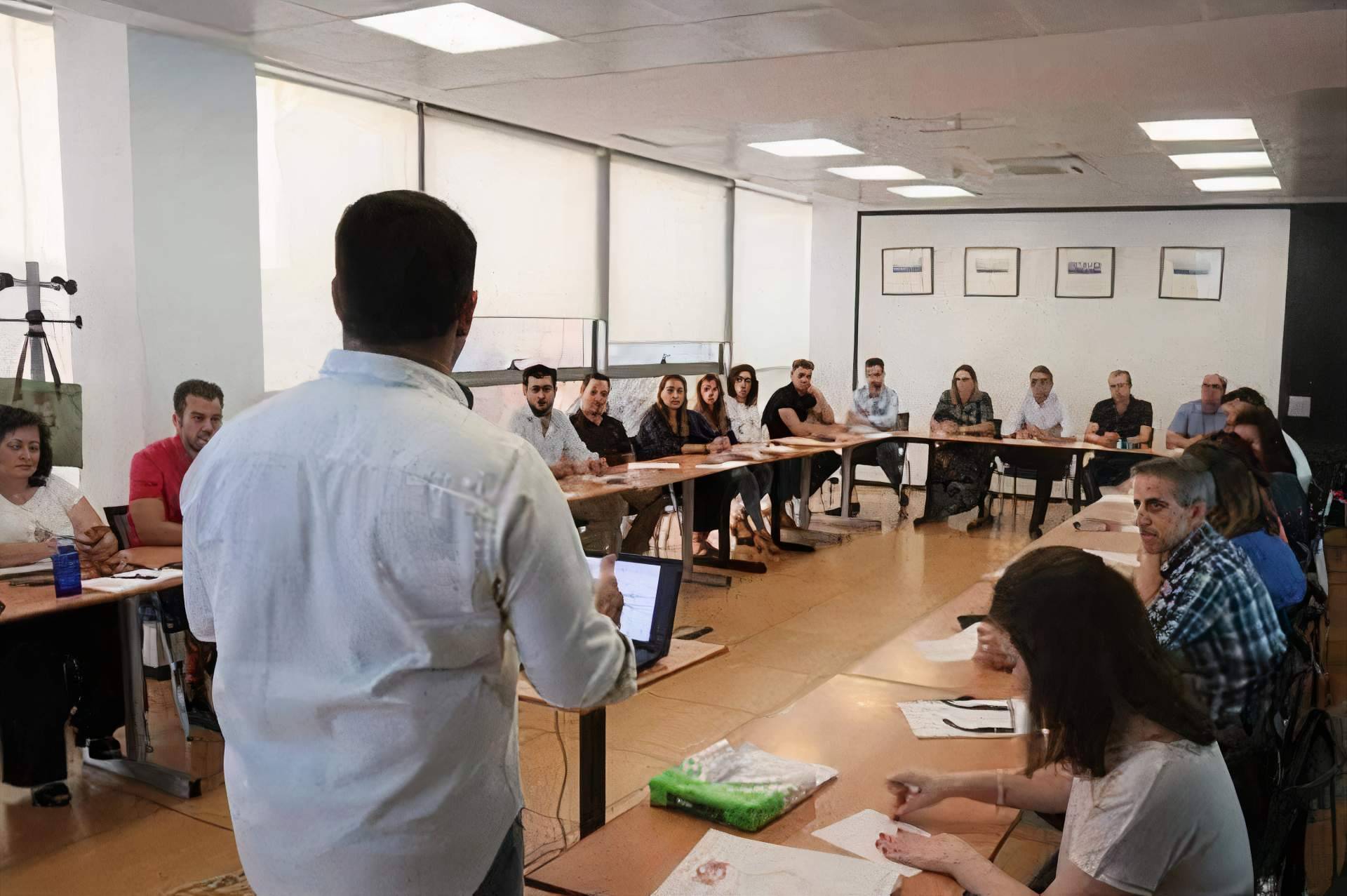 La necesidad de incentivar el emprendimiento entre los más jóvenes, con Neftalí García