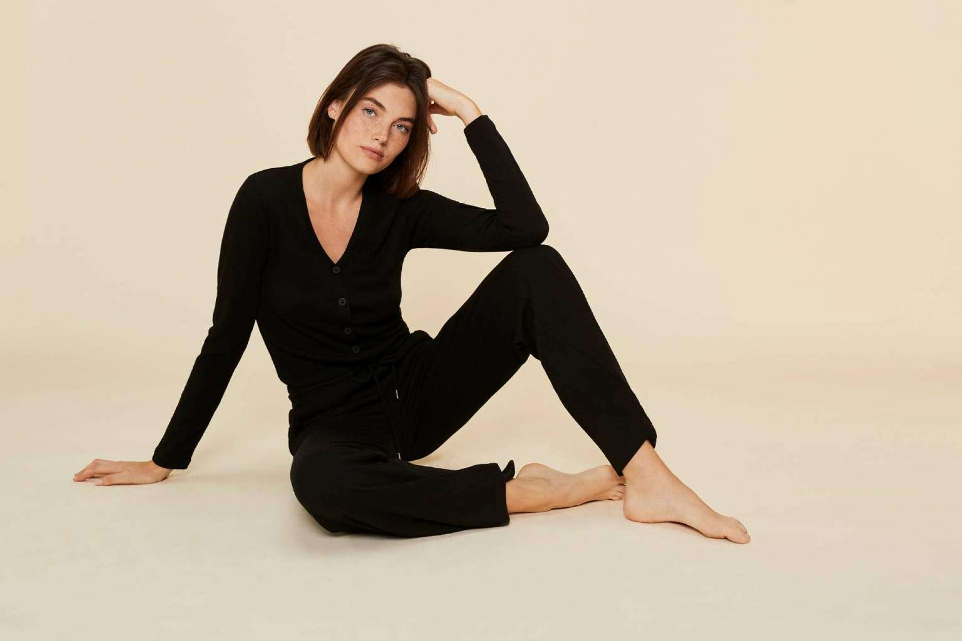 El punto de distribución y representación oficial de la marca Hailys para España y Portugal: Comercial de Moda