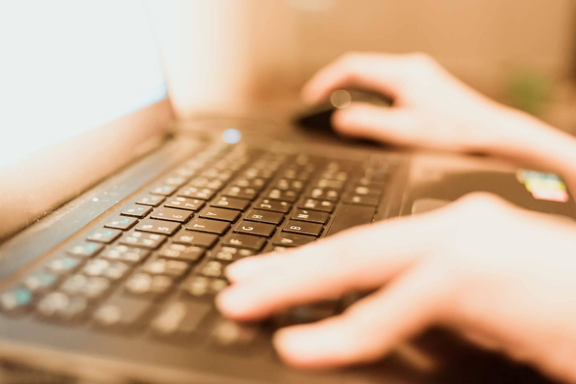 La póliza ciber de Solopolizas es la mejor manera de proteger la información ante la pérdida de datos o el robo de claves