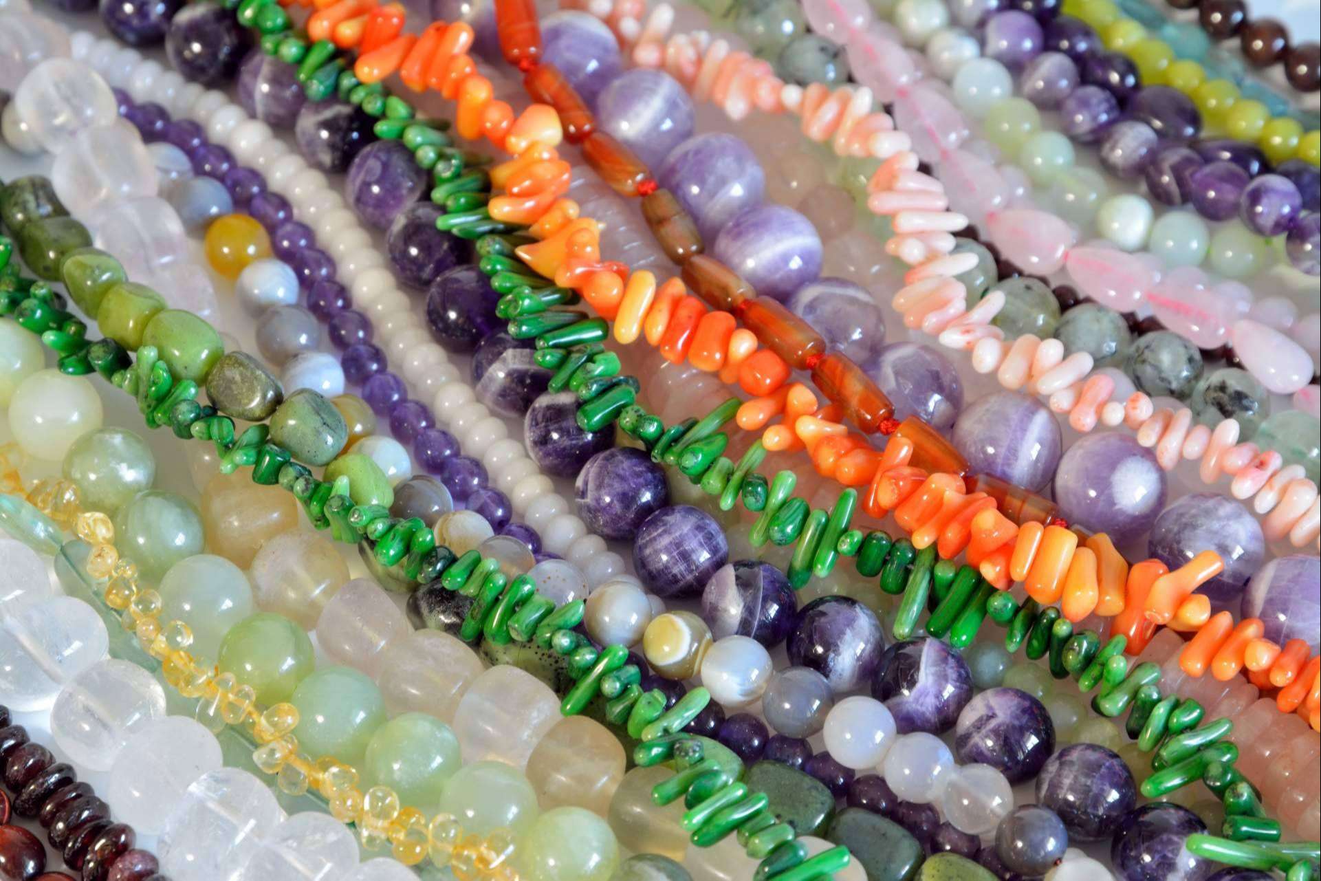 Las pulseras de minerales de Tierra de Gemas
