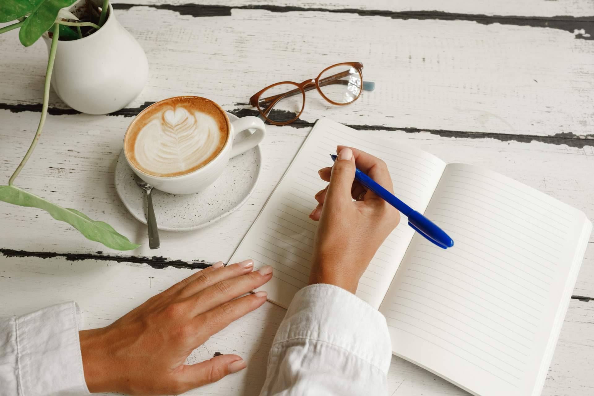 Academia Alto Rendimiento ofrece asesoramiento a aquellas personas que quieran escribir y autopublicar un libro, guía o manual