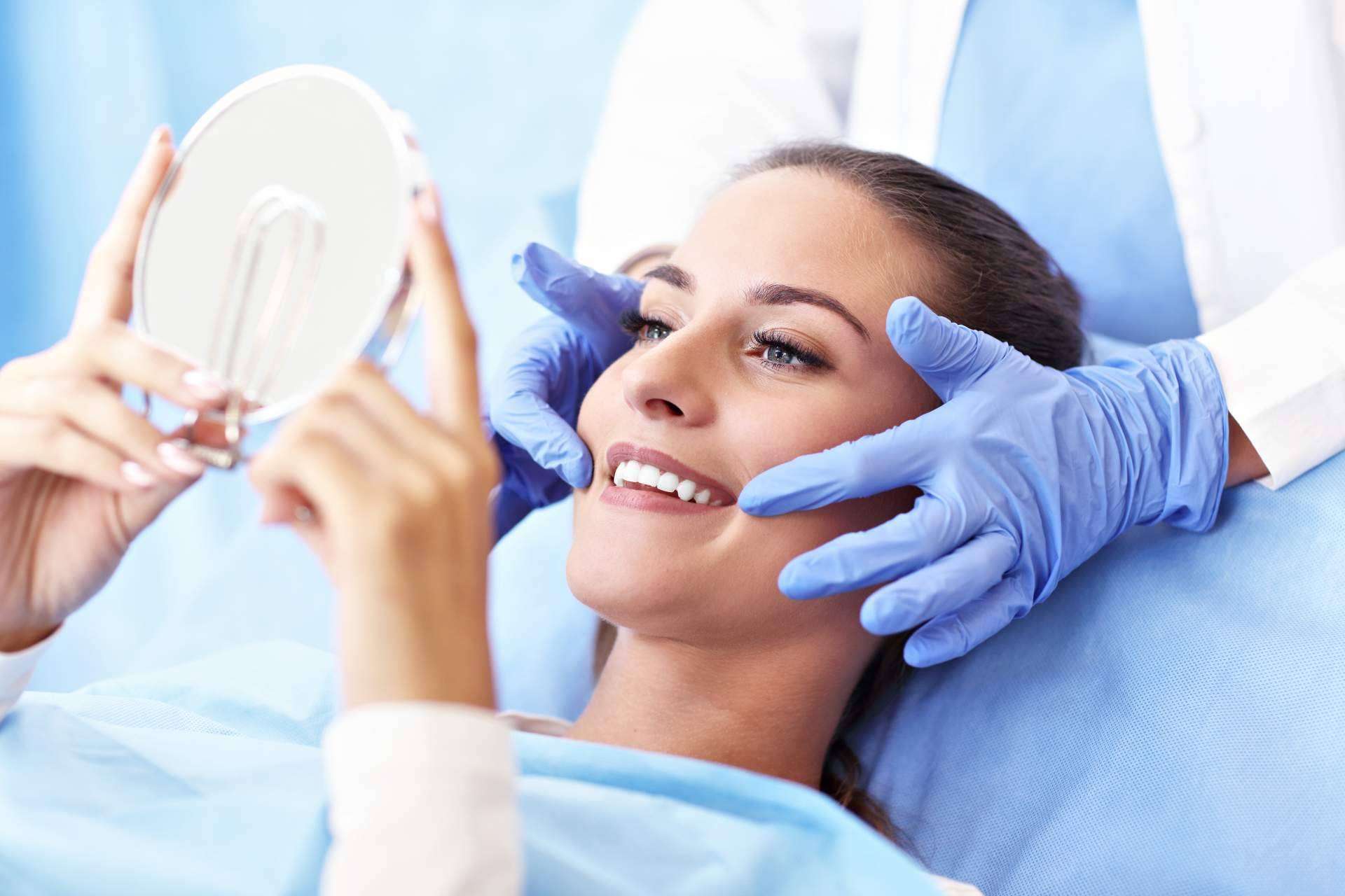 La Clínica Dental Helident explica los mejores cuidados para alargar la vida de los implantes dentales