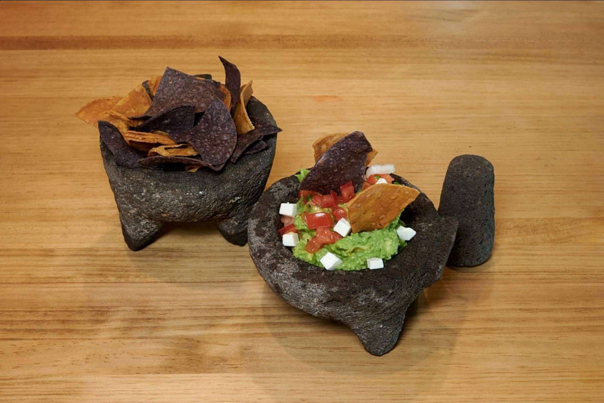 Degustar auténtico guacamole en el restaurante La Llorona