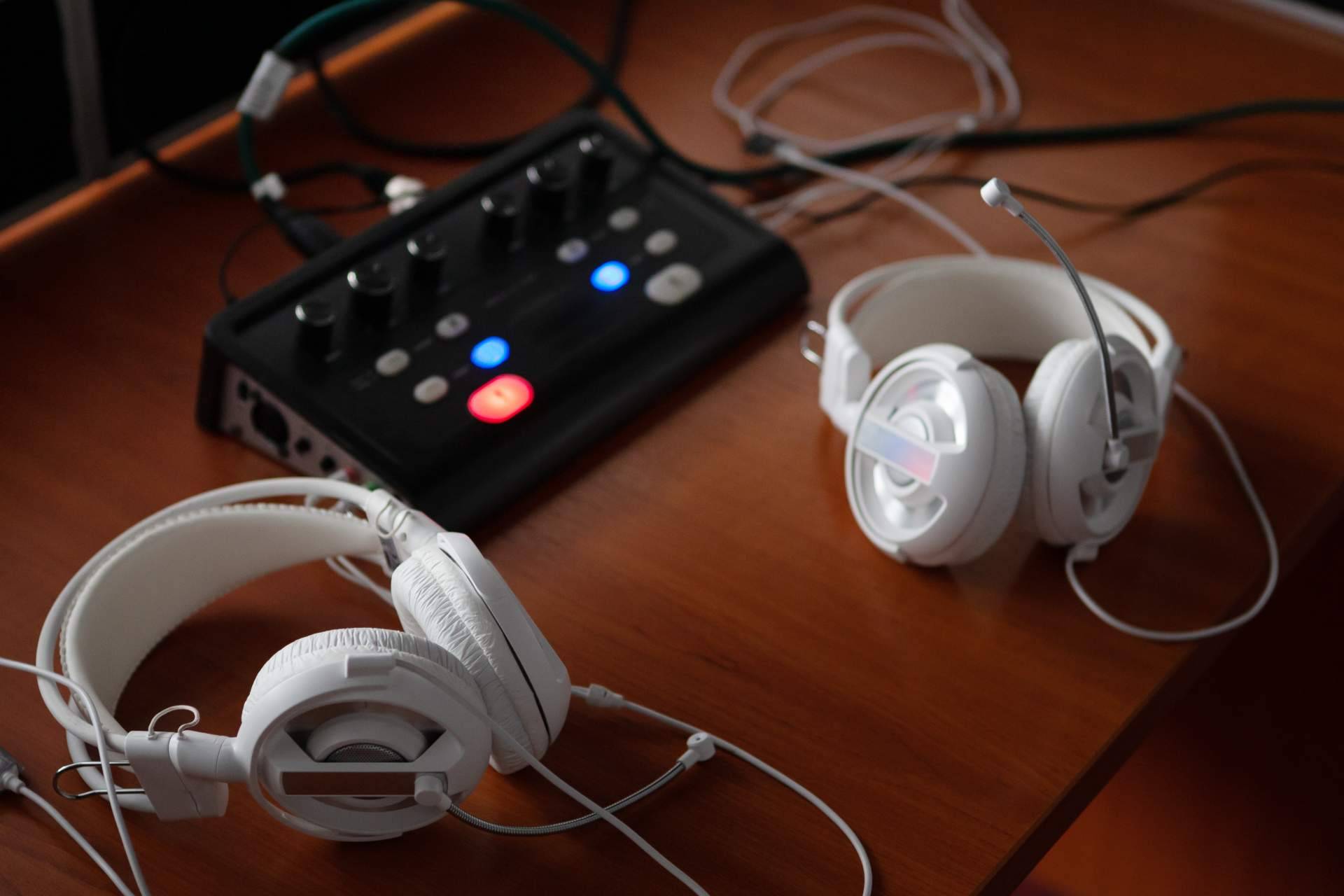 Traductor.one: las ventajas de un traductor de voz con auriculares como herramienta para entender otros idiomas
