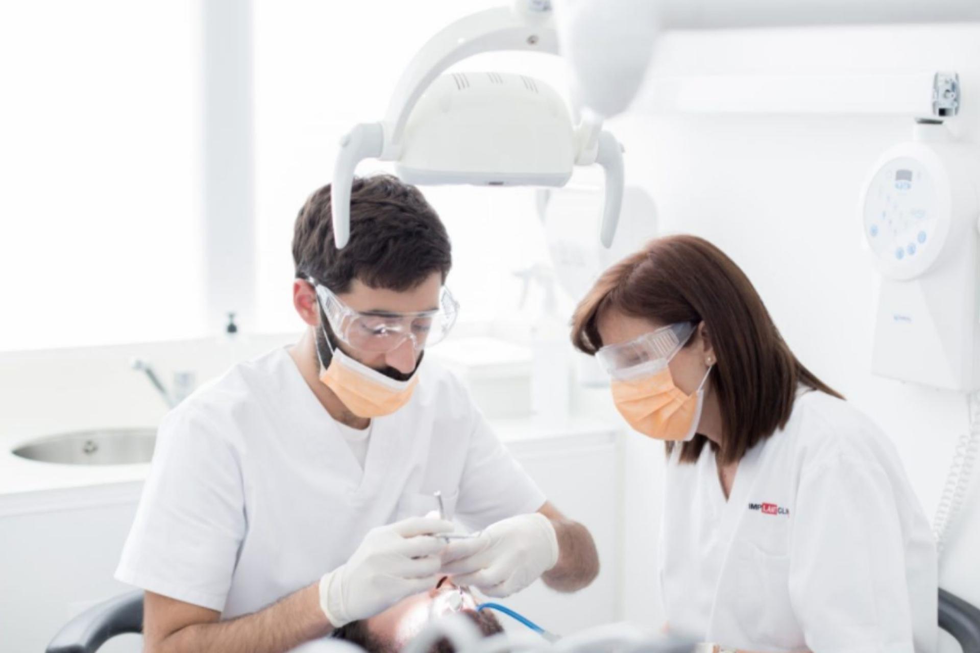 La clínica dental referente en implantes dentales en Valencia: Implant Clinics