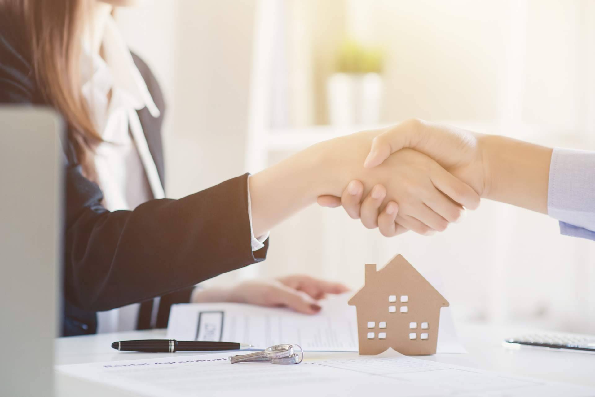 Aumenta la presencia de la figura del bróker hipotecario entre los compradores que buscan hipotecas: The Lion Brokers