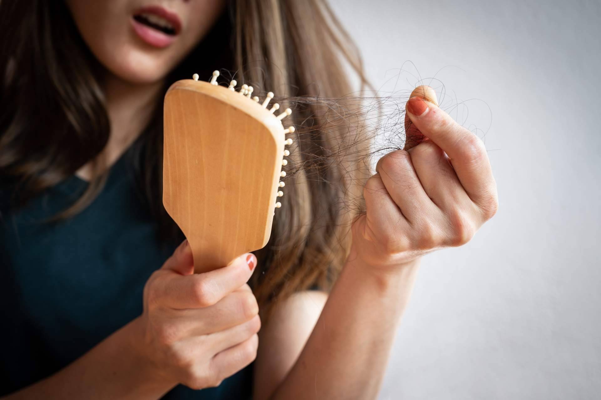 CharoConector Healthy Style ofrece un tratamiento capilar con aceites esenciales para frenar la caída del cabello