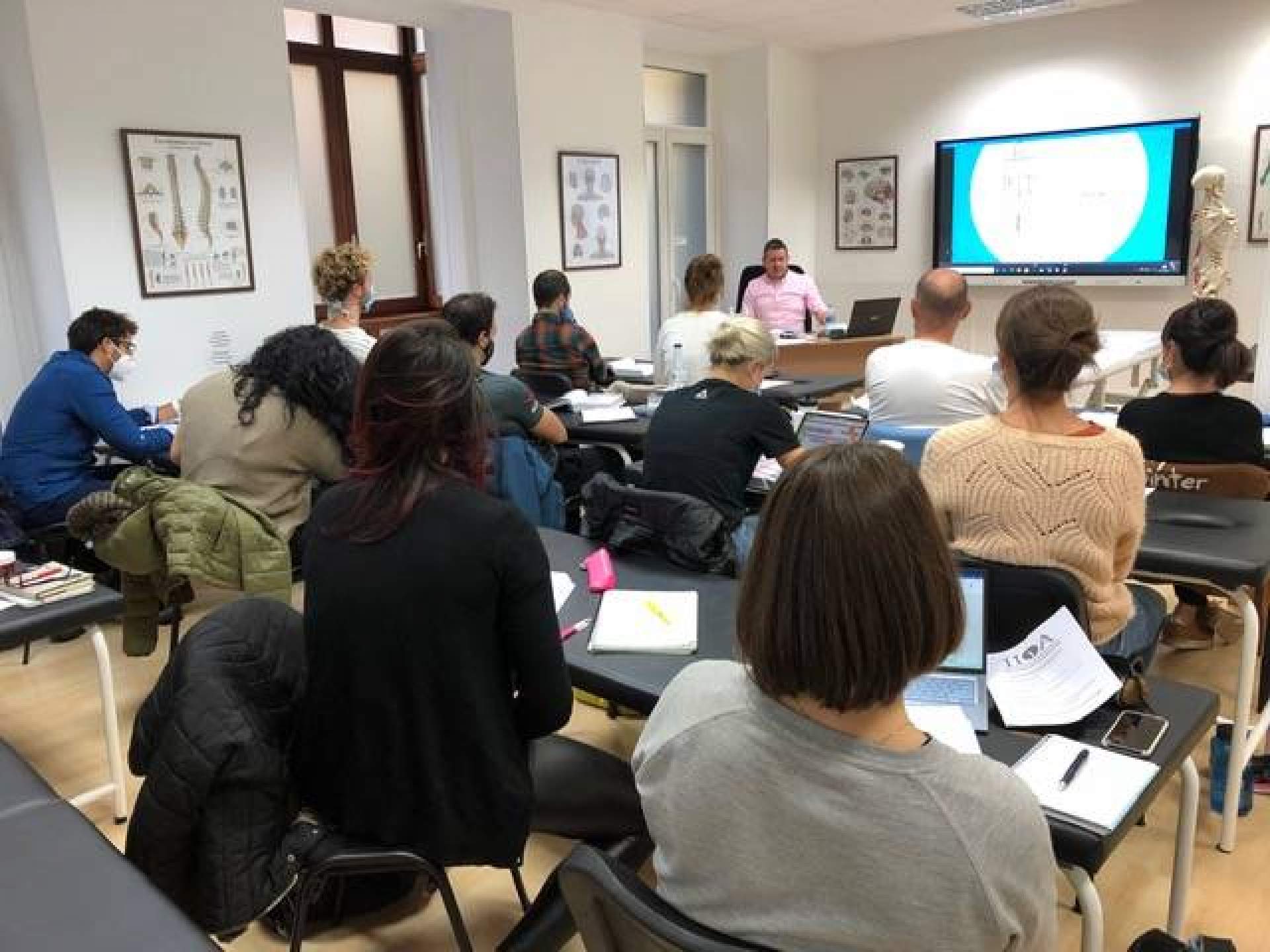 La importancia de la osteopatía en los problemas discales lumbares: Instituto Internacional de Osteopatía Avanzada