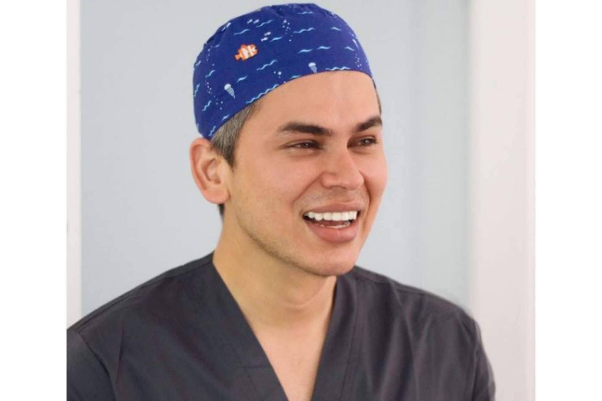 Marcación mandibular con ácido hialurónico con el profesional Dr. Johnny Castellar