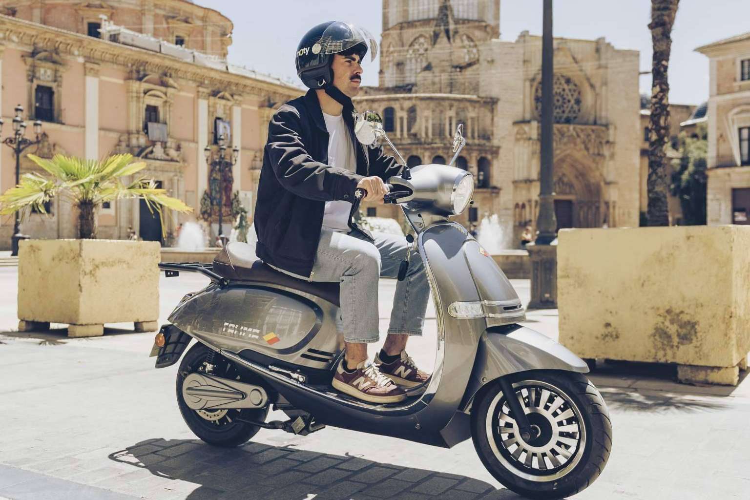 Los beneficios de desplazarse con las motos eléctricas de la empresa moty