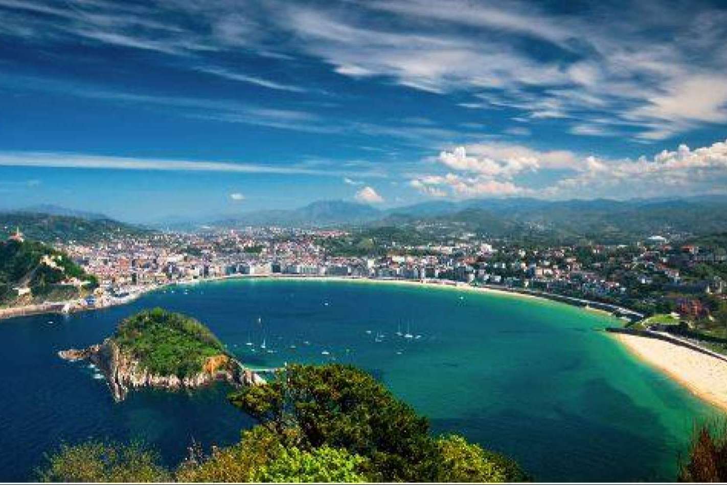 Vivir eventos a bordo por la bahía de San Sebastián con el Catamarán Ciudad San Sebastián