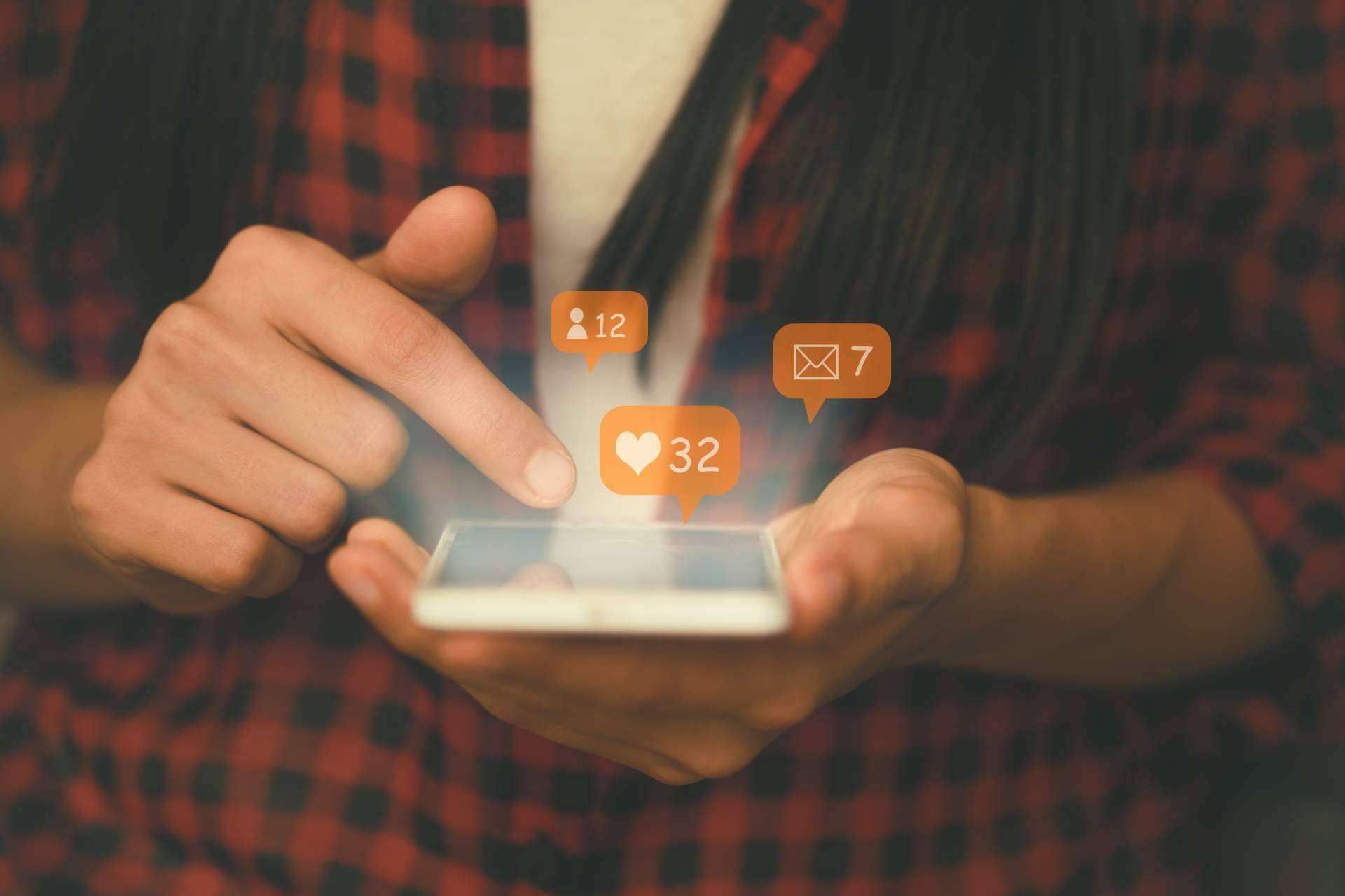 Lograr una gestión eficiente de redes sociales según el sector con Sambito Digital