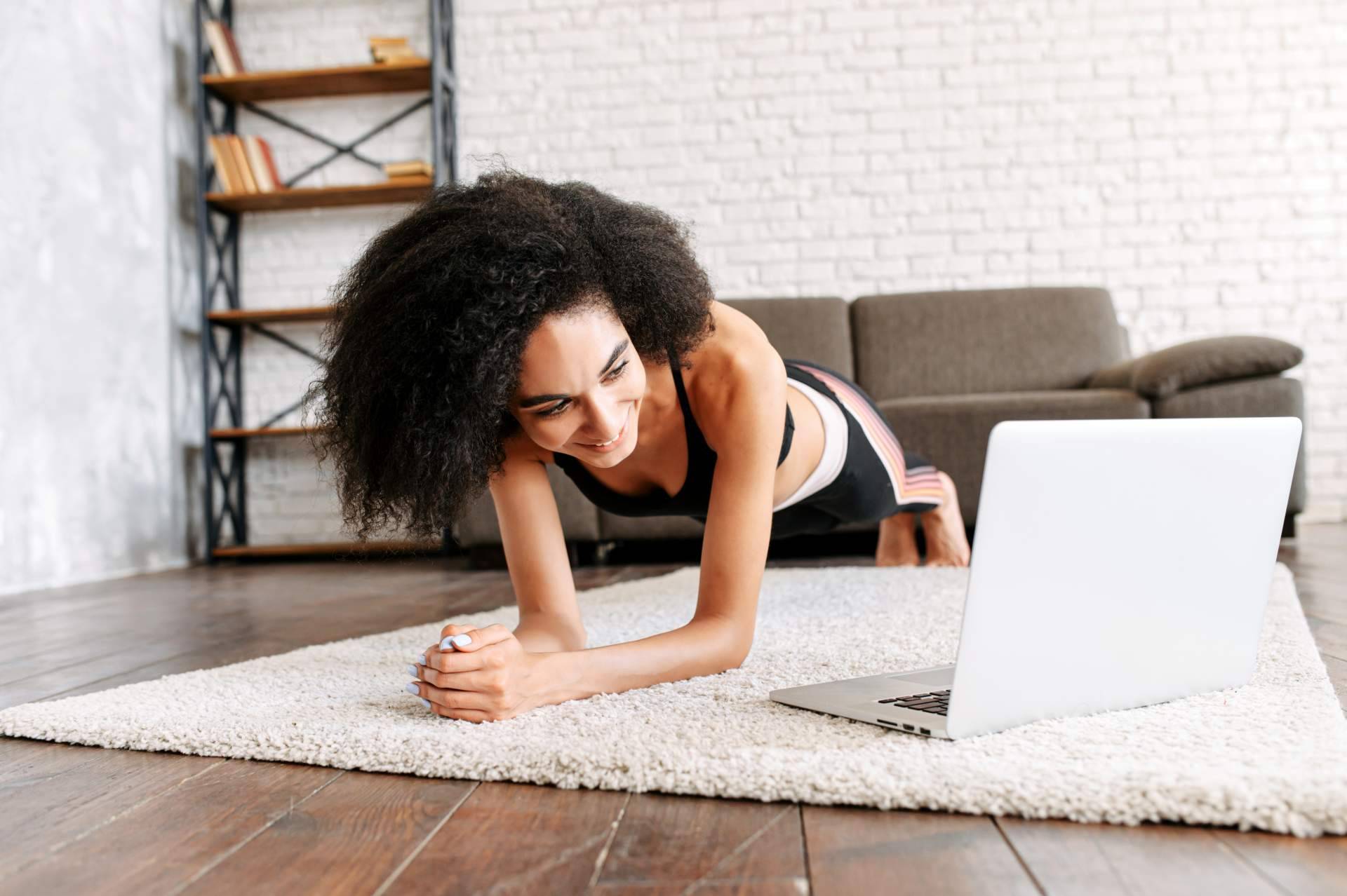 De una forma divertida, se puede entrenar la fuerza en casa