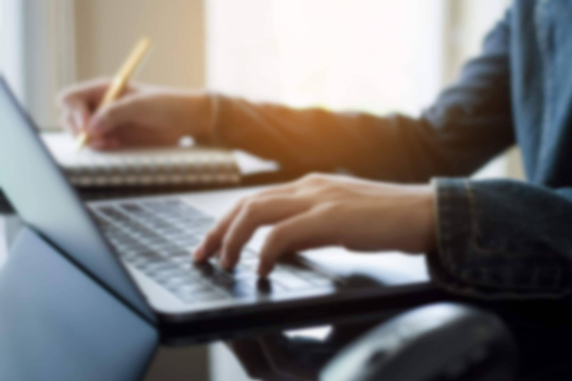 En Barcelona, a través de la empresa Iuratum, ofrecen sus servicios los traductores jurados