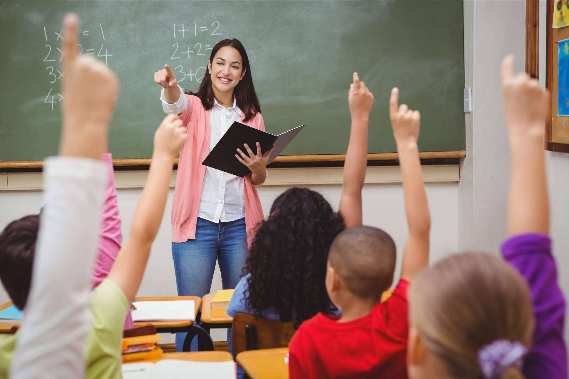 La formación de los cursos homologados para el profesorado activo y para opositores a profesorado en AFOE
