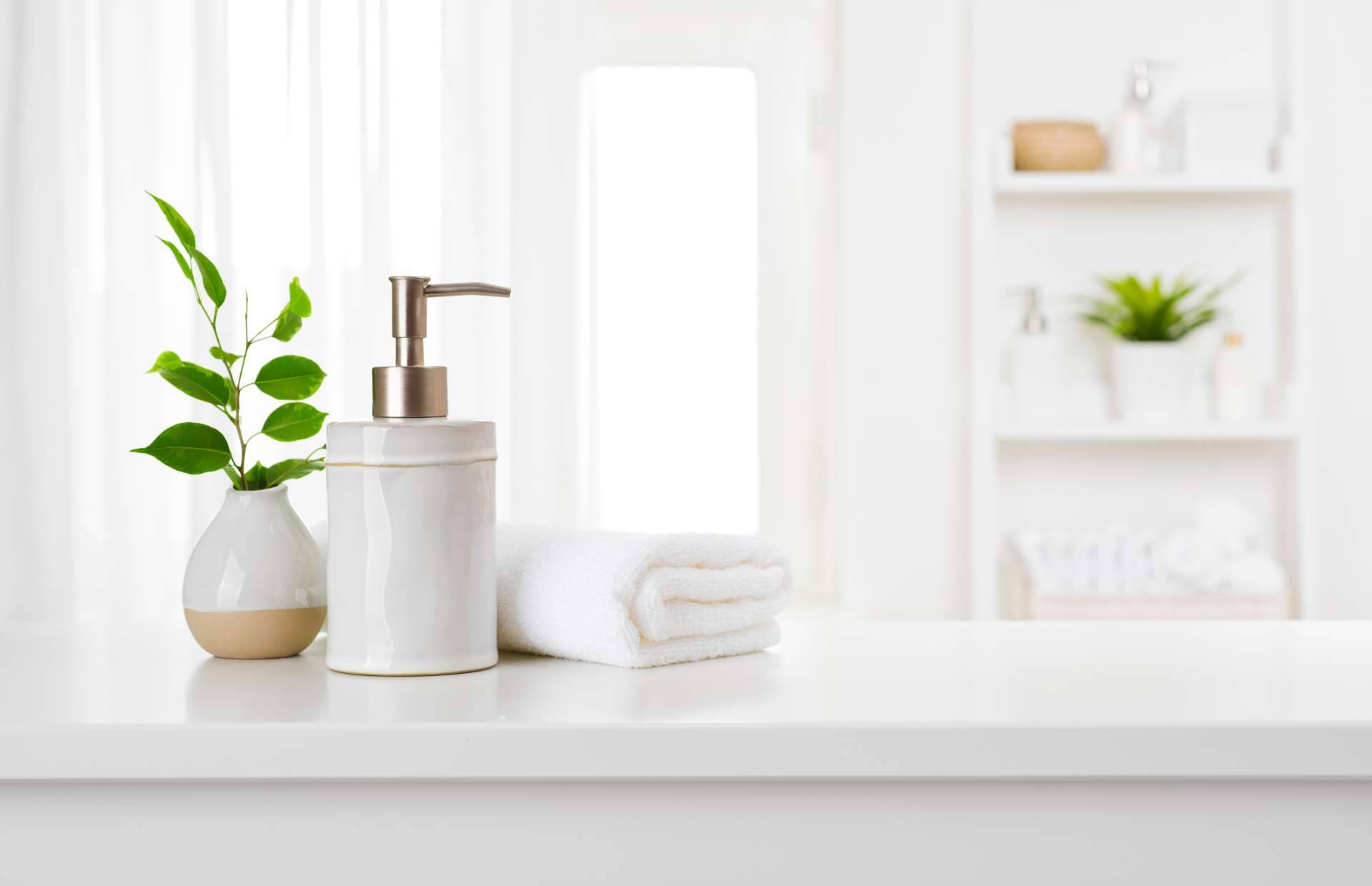 Encontrar los complementos perfectos para baño en la sección de accesorios de baño de Nadi Collection