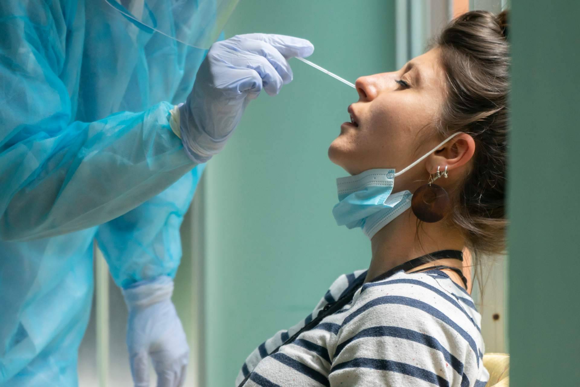¿Por qué es importante realizarse un test COVID aunque se tenga la pauta de vacunación completa? Por Centro Médico Bravo